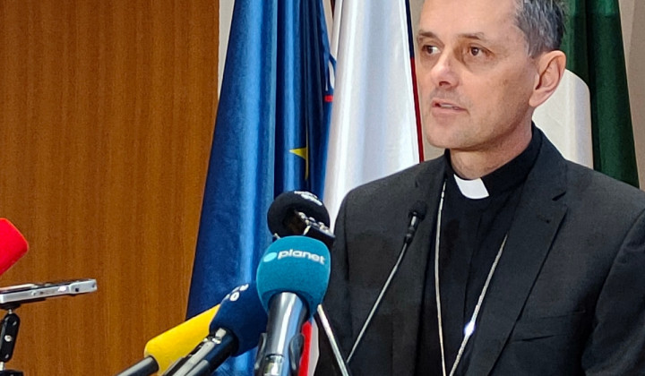 Škof Andrej Saje (foto: s. Meta Potočnik)
