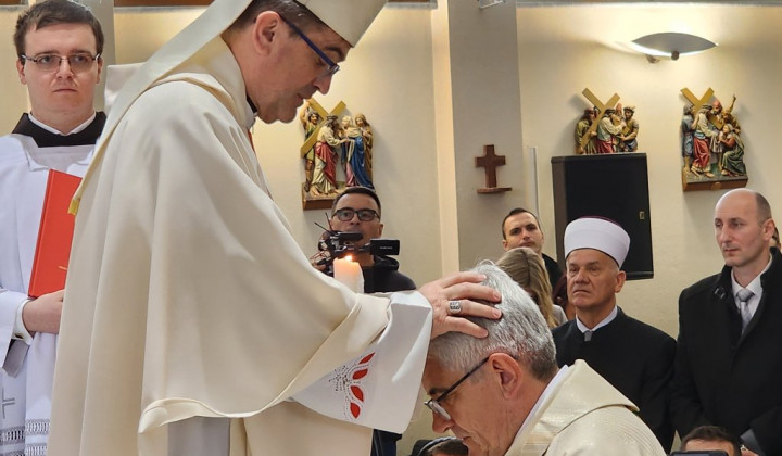 Škof Matjaž in novi banjaluški škof (foto: KTA in Banjolučka biskupija)