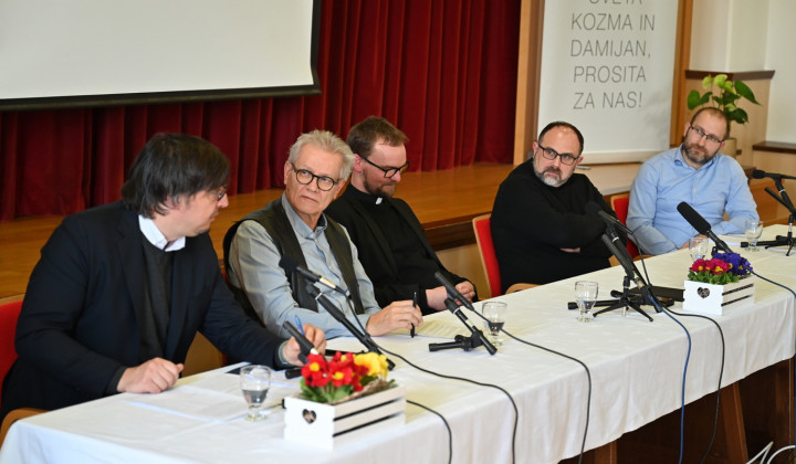 Udeleženci okrogle mize (foto: Združenje slovenskih katoliških zdravnikov)