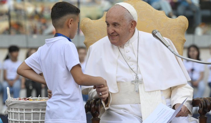 Papež je odgovarjal na vprašanja otrok (foto: Vatican media)