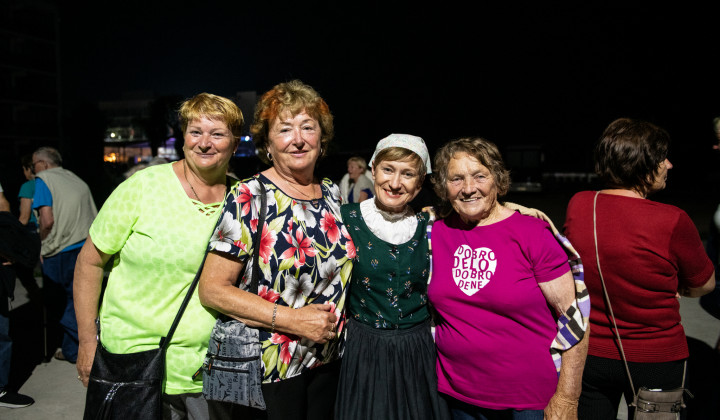 Lidija Zupanič z mamo in prijatelji (foto: Rok Mihevc)