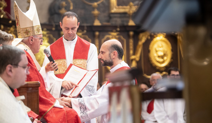 Nadškof Zore in novomašnik Venta (foto: Rok Mihevc)