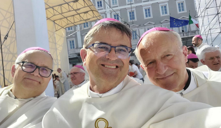 Škofje Štumpf, Matjaž in Jamnik v Trstu (foto: škof Peter Štumpf)