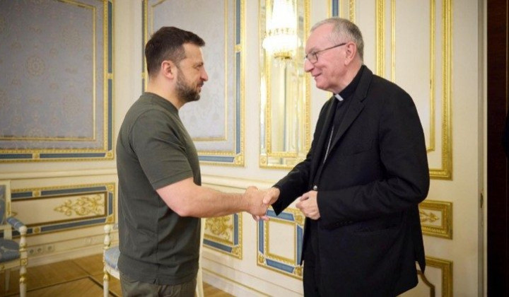 V torek, 23. julija 2024, sta se srečala kardinal Pietro Parolin in ukrajinski predsednik Volodimir Zelenski (foto: Vatican News)