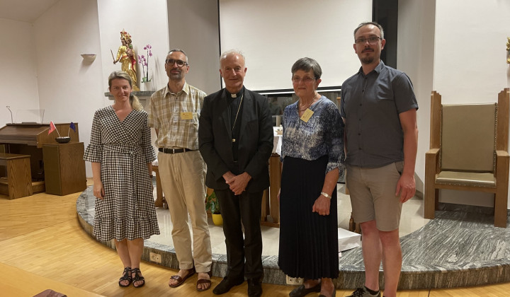 Zbrani na konferenci (foto: Osebni arhiv škofa Antona Jamnika)