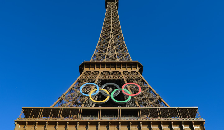 Francija, Pariz.Olimpijski krogi na Eifflovem stolpu. (foto: dpa/STA)