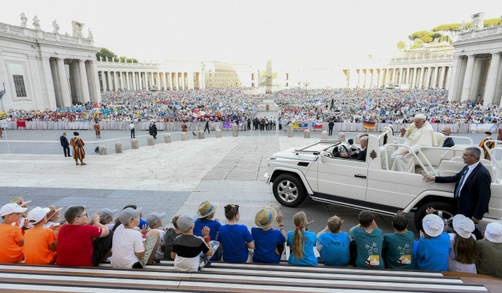 Srečanje ministrantov s papežem (foto: Vatican Media)