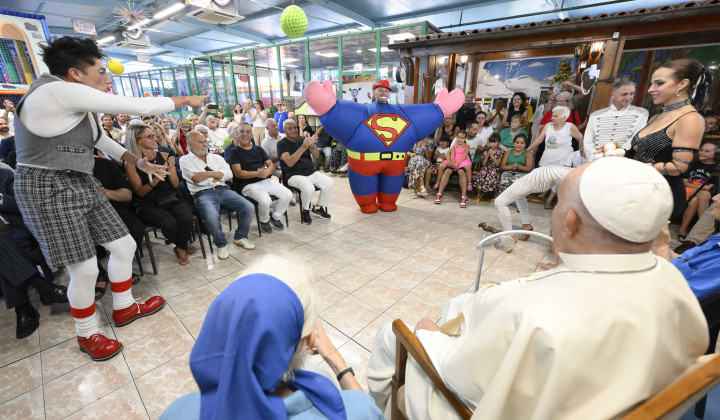 Papež med cirkusanti (foto: Dicastero per la Comunicazione/Francesco Sforza)