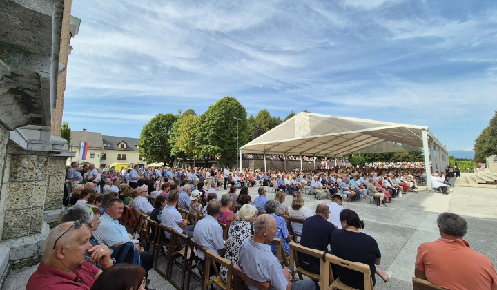 Zbrani romarji na Brezjah! (foto: ARO)