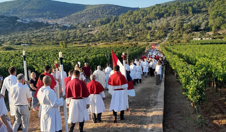 Procesija na Marijin praznik na Korčuli (foto: Gregor Čušin)