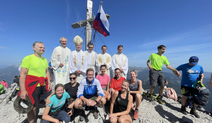 Maša na Storžiču (foto: Arhiv škofa Antona Jamnika)