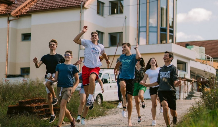 Utrip pred Domom Janeza Bosko v Želimljah (foto: FB Dom Janeza Boska)