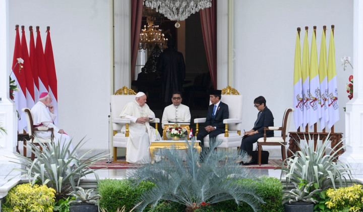 Papež z indonezijskim predsednikom (foto: Vatican media)