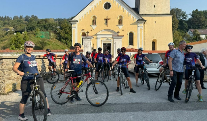 Jutranje slovo na Prevaljah. Gremo proti Homcu. (foto: Mirjam Judež)