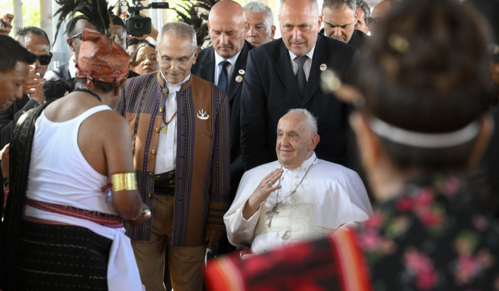 Papež na Vzhodnem Timorju (foto: Vatican media)