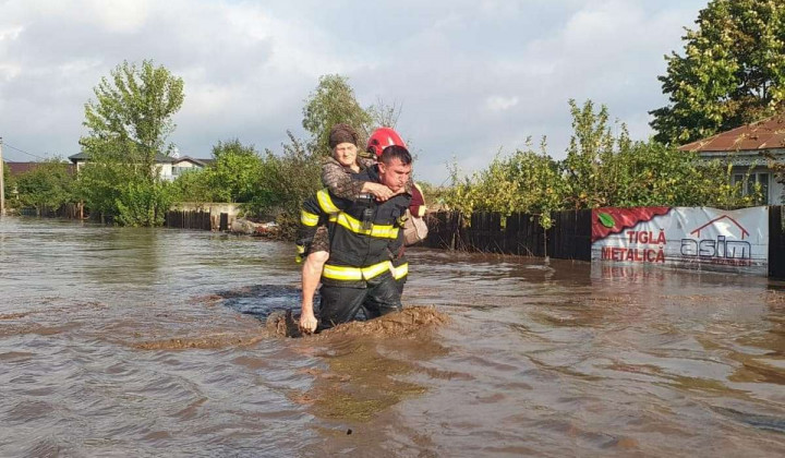 Katastrofalne poplave v Romuniji (foto: meteroplus)