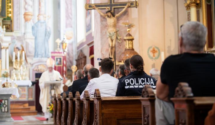 Policijska sveta maša v Srednji vasi v Bohinju (foto: Rok Mihevc)