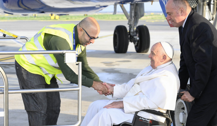 Papež pred odhodom v Luksemburg (foto: Vatican media)