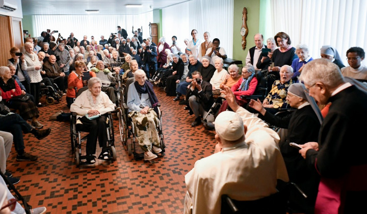 Srečanje s starejšimi (foto: Vatican Media)