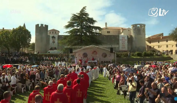 Oltar, Svetvinčenat (foto: Zajem zaslona Laudato.tv)