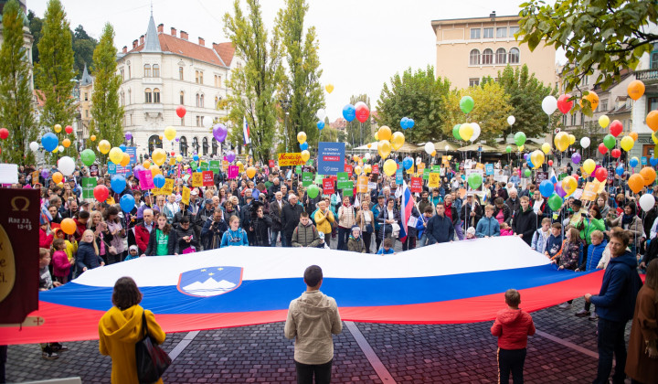 Prešernov trg se je napolnil z veseljem do življenja (foto: Rok Mihevc)