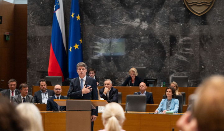 Prisega ministrov po izredni seji DZ.Novi obrambni minister Borut Sajovic. (foto: Boštjan Podlogar/STA)