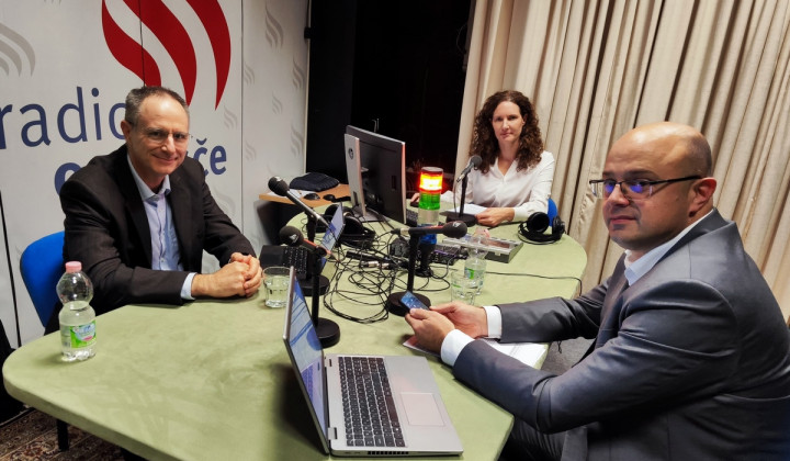 Prof. dr. Andrej Gubina in poslovni direktor HSE Uroš Podobnik na Radiu Ognjišče (foto: ARO)