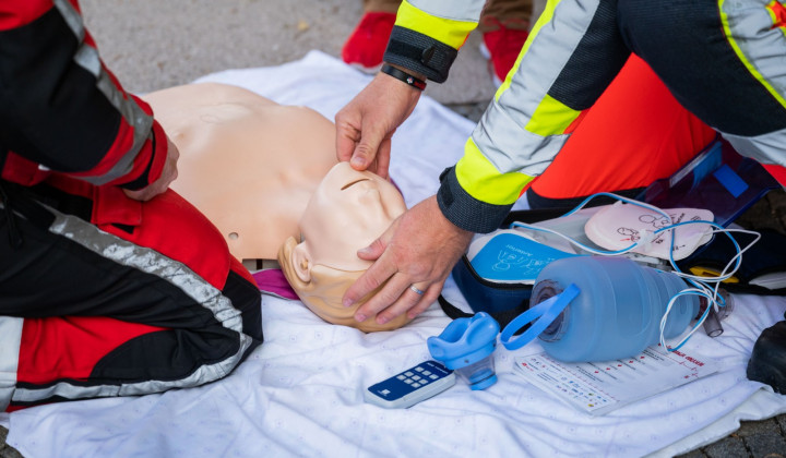 Temeljni postopki oživljanja, prva pomoč (foto: Boštjan Podlogar/STA)