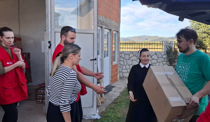 Sodelavci Karitas v pomoči za poplavljene v Bosni in Hercegovini (foto: SK)