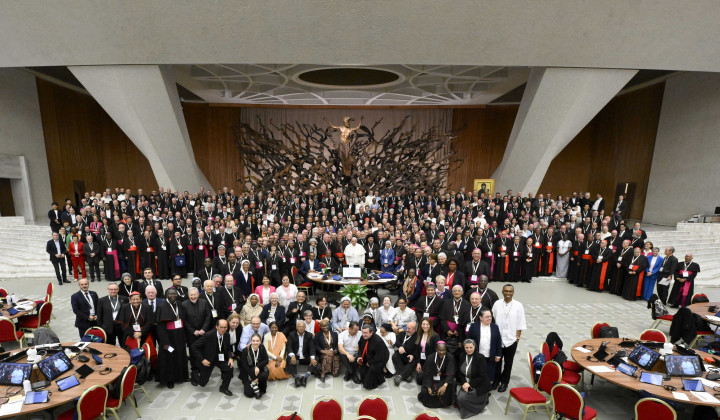 Papež in udeleženci sinode (foto: Divisione Produzione Fotografica)