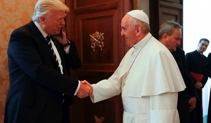 Donald Trump in papež Frančišek leta 2017 (foto: Vatican Media)