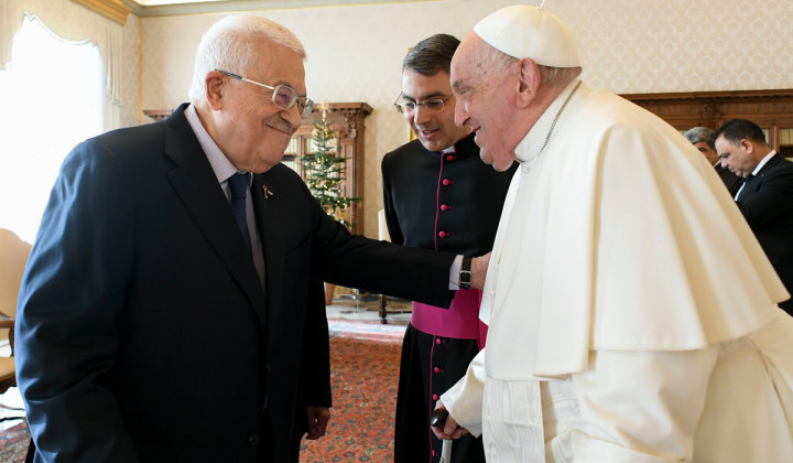 Papež in Mahmud Abas (foto: Vatican Media)