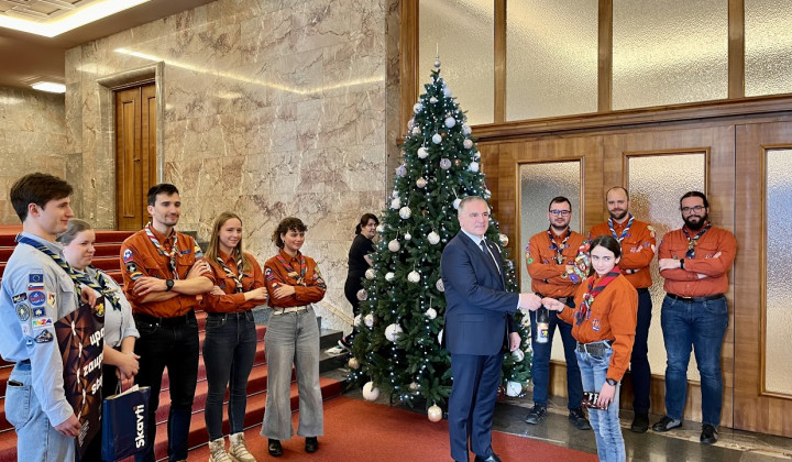 Luč miru pri predsedniku državnega sveta Marku Lotriču (foto: Slovenski skavti in skavtinje)