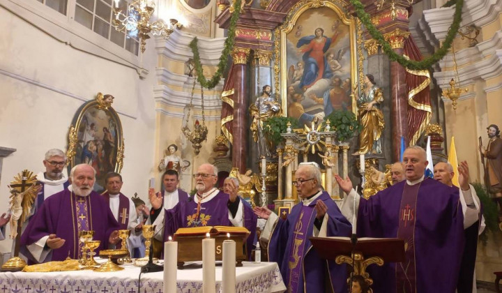 Sveta maša na Brdu pri Lukovici (foto: Tone Gorjup)