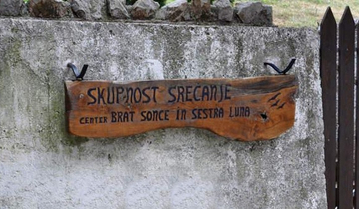 Skupnost srečanje (foto: https://zavod-pelikan.si/programi-odvisnosti/skupnost-srecanje/)