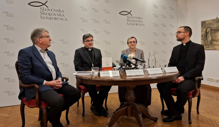 Udeleženci današnje novinarske konference (foto: Marjana Debevec)