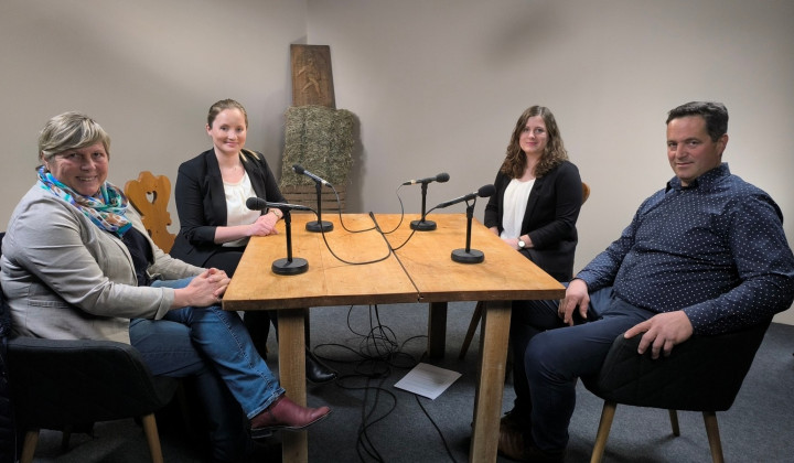 Sodelujoči v 5 epizodi podkasta Rast: Voditeljica Anja Kastelic, Irena Orešnik, Franc Jagodič in Dorisl Letina (foto: Izidor Šček)