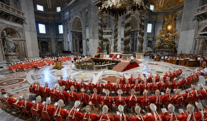 Kardinali zbrani pri sveti maši za novega papeža Kardinali zbrani pri sveti maši za novega papeža (foto: Vatican news)