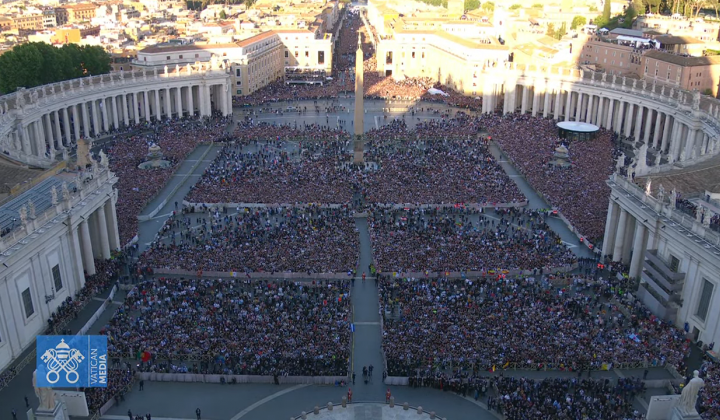 Poln trg sv. Petra Poln trg sv. Petra (foto: Vatican Media)