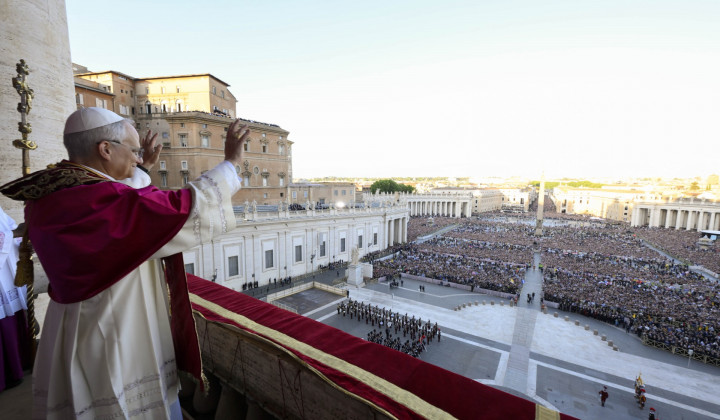 Papež Leon XIV. v prvem nagovoru vernikom Papež Leon XIV. v prvem nagovoru vernikom (foto: Vatican Media)