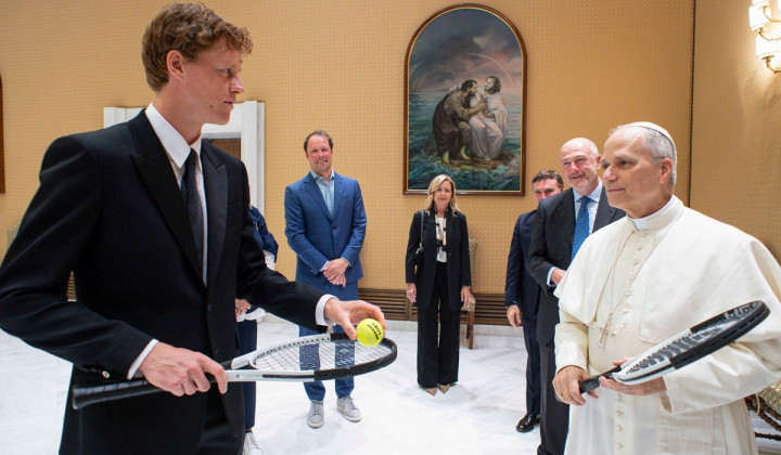 Leon XIV. in Jannik Sinner (foto: Vatican Media)