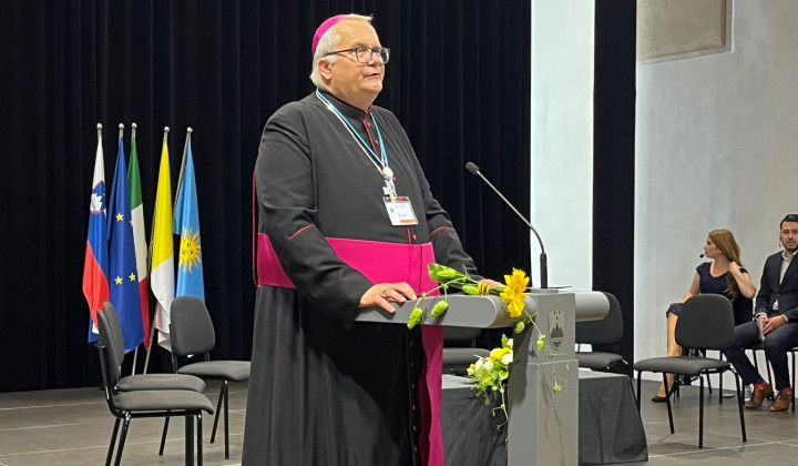 Škof Peter Štumpf Škof Peter Štumpf (foto: Matej Erjavec)