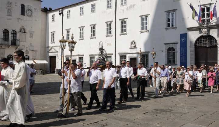 Procesija v čast sv. Nazariju Procesija v čast sv. Nazariju (foto: p. Ivan Rampre)