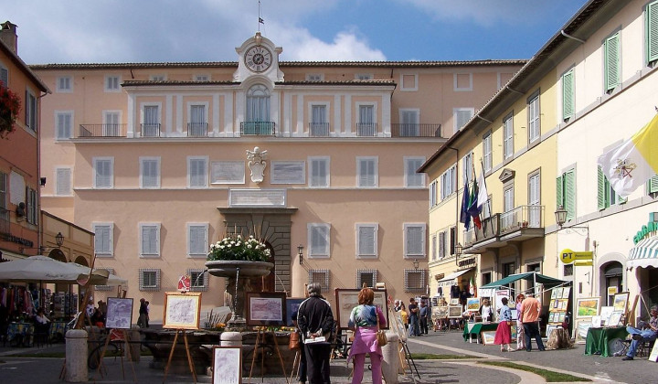 Papeška palača v Castel Gandolfu Papeška palača v Castel Gandolfu (foto: Wikipedia)