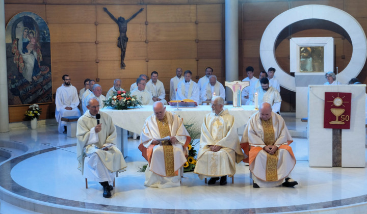 Zlatomašniki v Dravljah Zlatomašniki v Dravljah (foto: Župnija Dravlje)