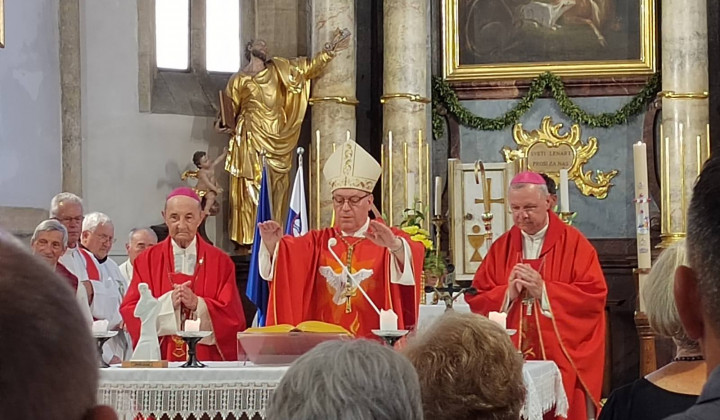 Nadškof Franc Kramberger, nadškof Alojzij Cvikl in nadškof Marjan Turnšek (foto: Nadškofija Maribor)