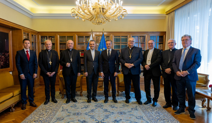 Slovenski škofje s predsednikom vlade Slovenski škofje s predsednikom vlade (foto: Vlada RS)