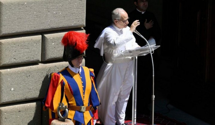 Papež med Angelusom Papež med Angelusom (foto: VaticanMedia)