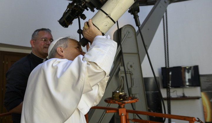 Papež v vatikanskem observatoriju (foto: Vatican Media)