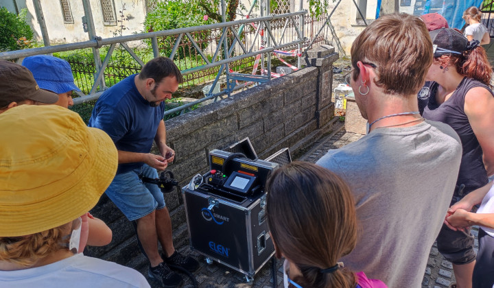 Predstavitev sodobne laserske opreme za čiščenja kamna Predstavitev sodobne laserske opreme za čiščenja kamna (foto: mag. Natašo Polajnar Frelih)